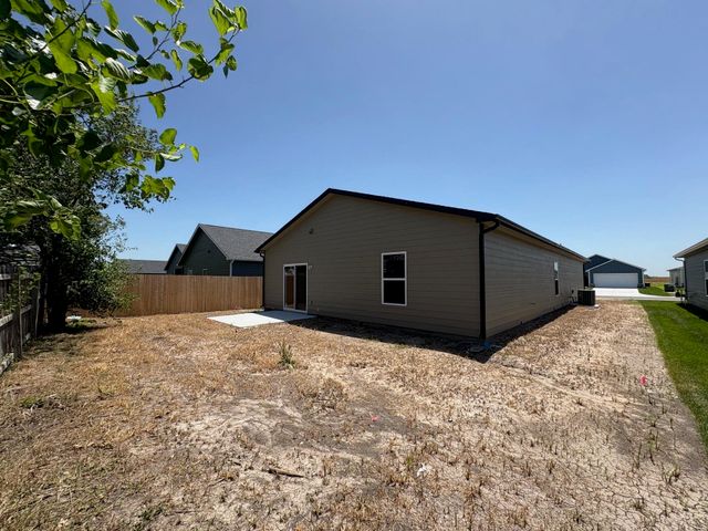 9402 E Creed St, Wichita, KS 67210