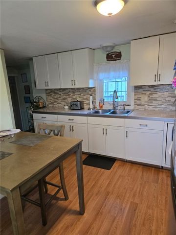 22 Idaho Street, Coventry, RI 02816