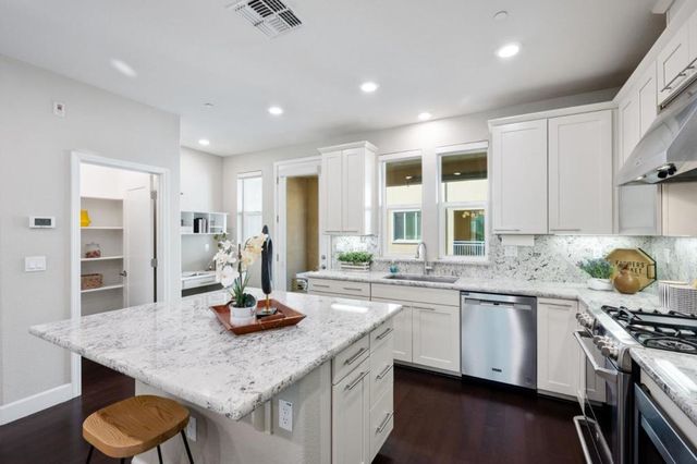 5977 Larkstone Loop, San Jose, CA 95123
