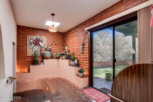 710 W Burton Drive, Tucson, AZ 85704