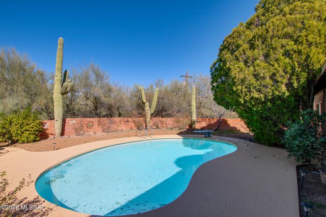 710 W Burton Drive, Tucson, AZ 85704