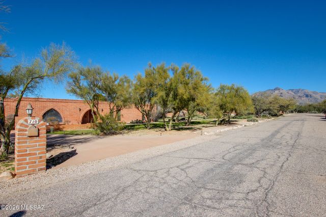 710 W Burton Drive, Tucson, AZ 85704
