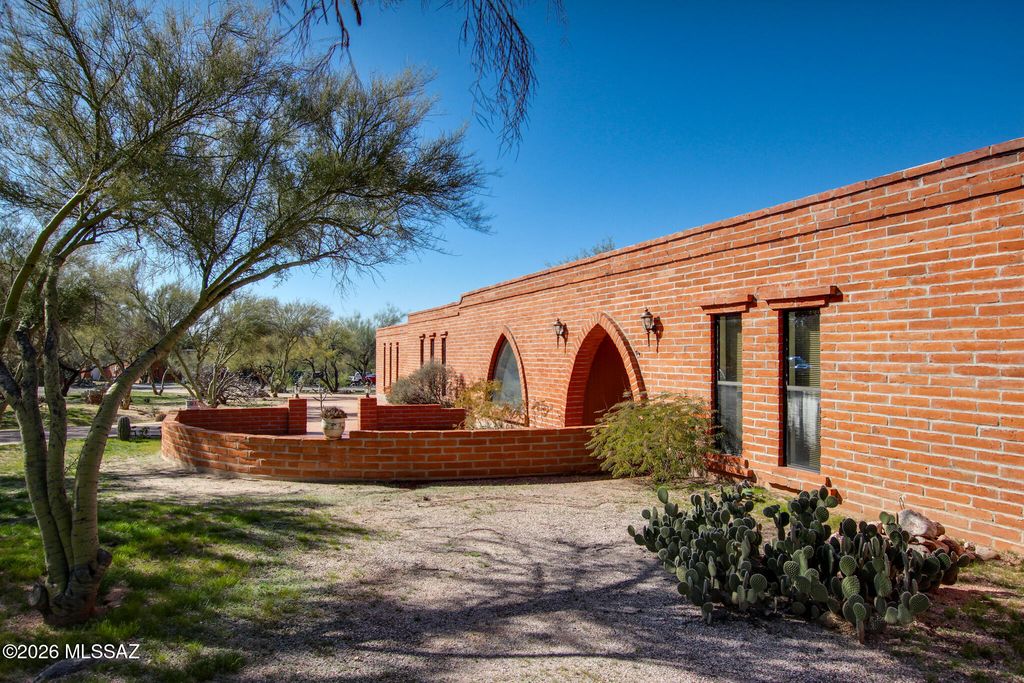 710 W Burton Drive, Tucson, AZ 85704