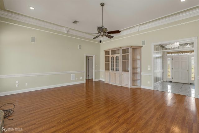 304 Tealwood Drive, Bossier City, LA 71111