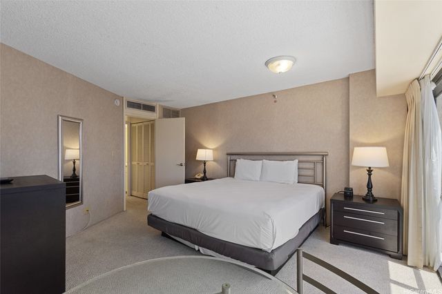 1088 Bishop Street 2204, Honolulu, HI 96813
