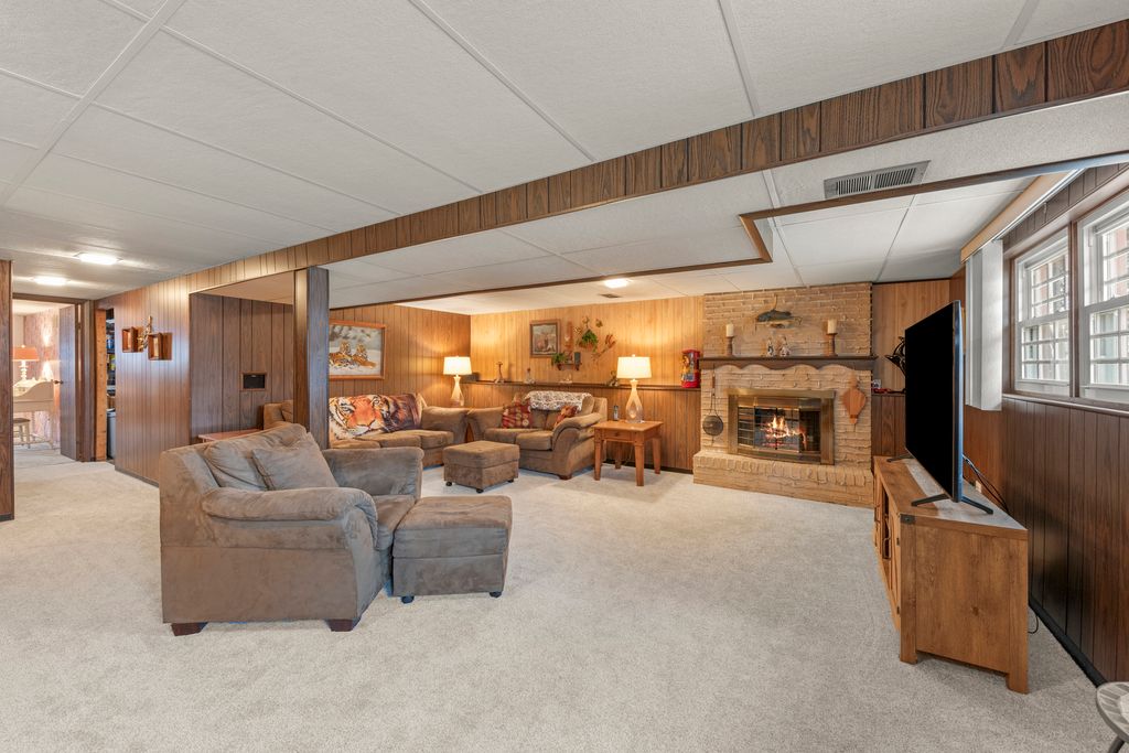 Image 14 of property listing at 15423 Orogrande Drive, Oak Forest, IL 60452