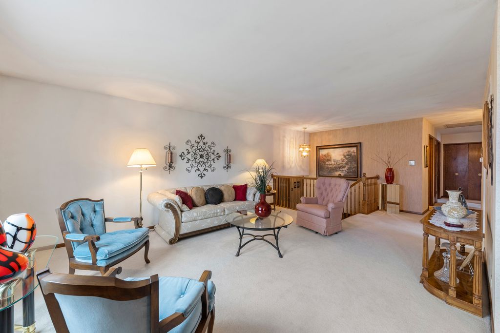 Image 3 of property listing at 15423 Orogrande Drive, Oak Forest, IL 60452