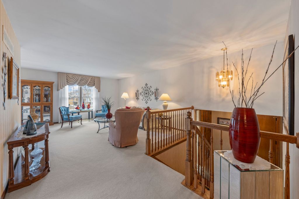 Image 4 of property listing at 15423 Orogrande Drive, Oak Forest, IL 60452