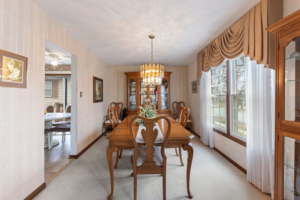 Image 5 of property listing at 15423 Orogrande Drive, Oak Forest, IL 60452
