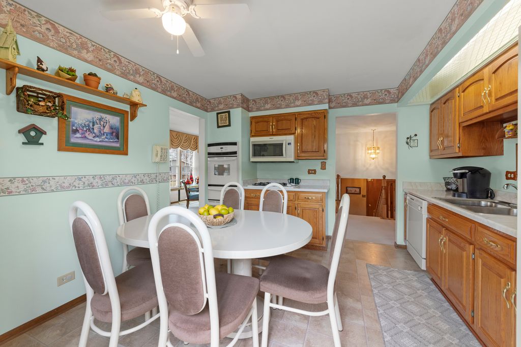 Image 7 of property listing at 15423 Orogrande Drive, Oak Forest, IL 60452