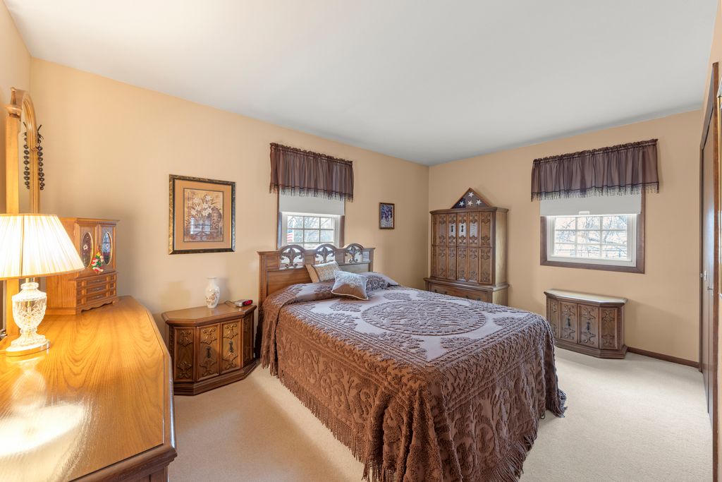 Image 9 of property listing at 15423 Orogrande Drive, Oak Forest, IL 60452
