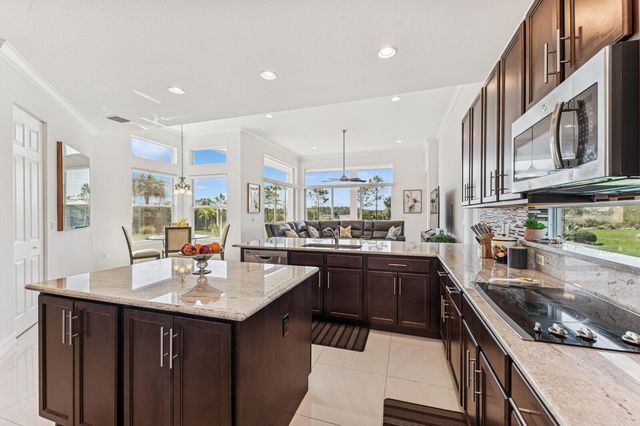 7733 Maywood Crest Drive, Palm Beach Gardens, FL 33412