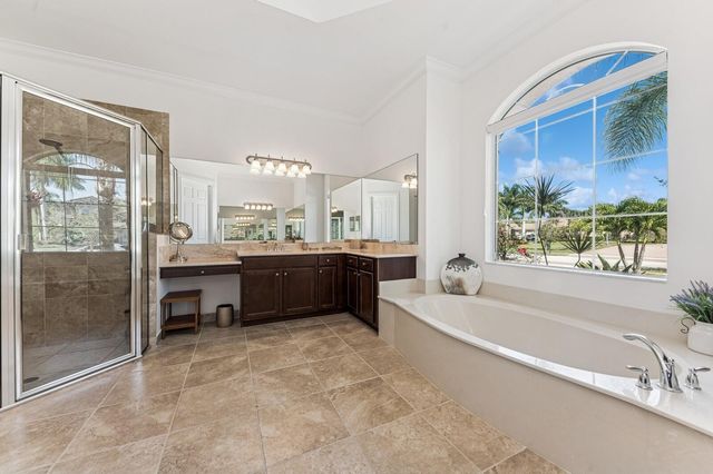 7733 Maywood Crest Drive, Palm Beach Gardens, FL 33412