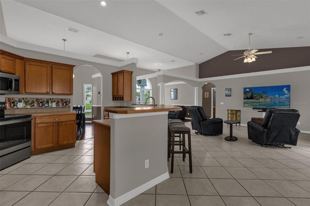 Image 15 of property listing at 1934 FAIRWAY LOOP, Kissimmee, FL 34746