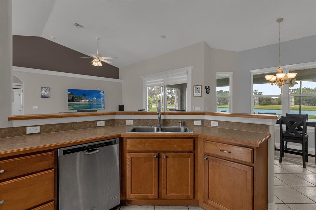 Image 17 of property listing at 1934 FAIRWAY LOOP, Kissimmee, FL 34746