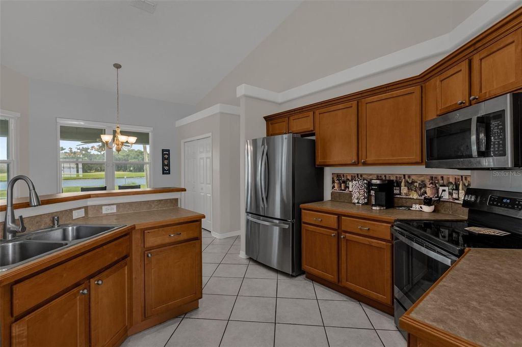 Image 18 of property listing at 1934 FAIRWAY LOOP, Kissimmee, FL 34746