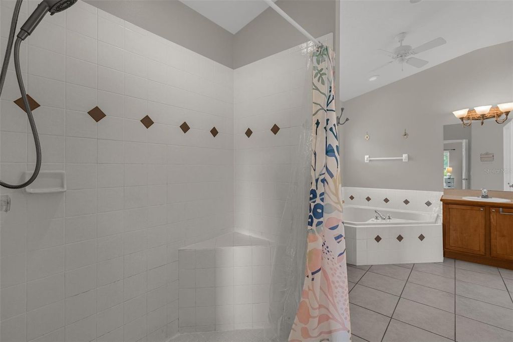 Image 28 of property listing at 1934 FAIRWAY LOOP, Kissimmee, FL 34746
