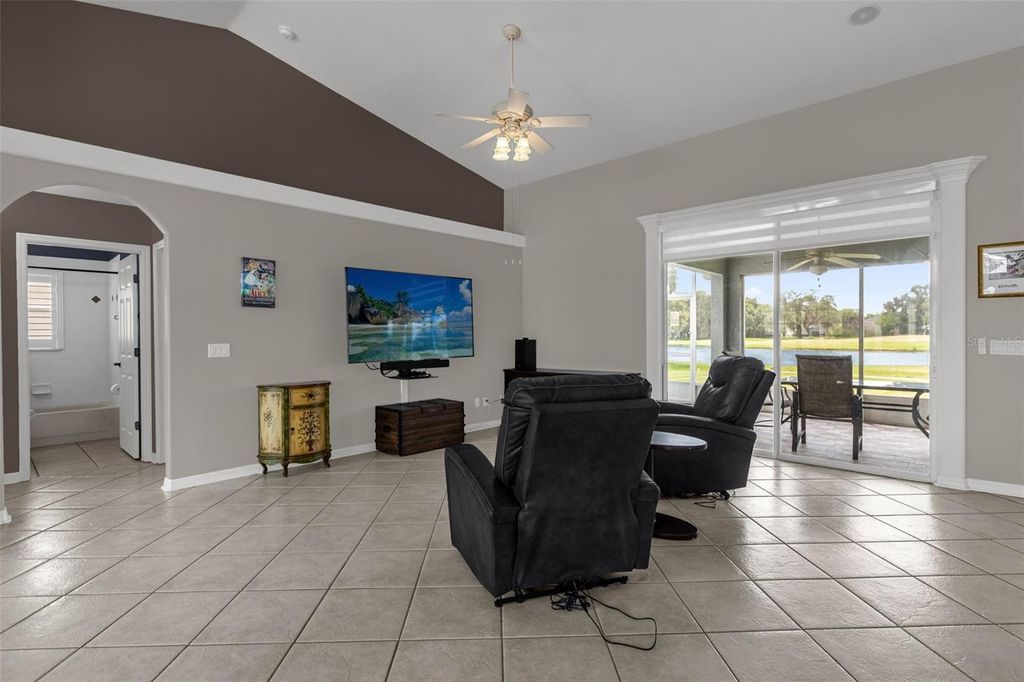 Image 7 of property listing at 1934 FAIRWAY LOOP, Kissimmee, FL 34746