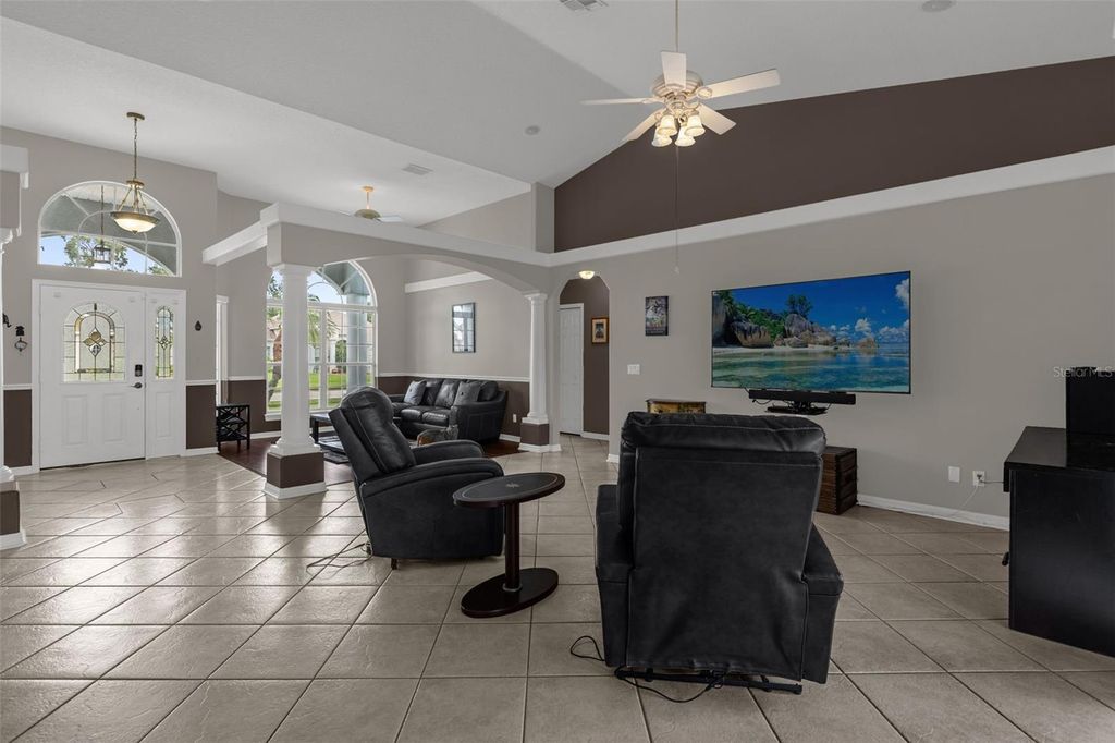 Image 8 of property listing at 1934 FAIRWAY LOOP, Kissimmee, FL 34746