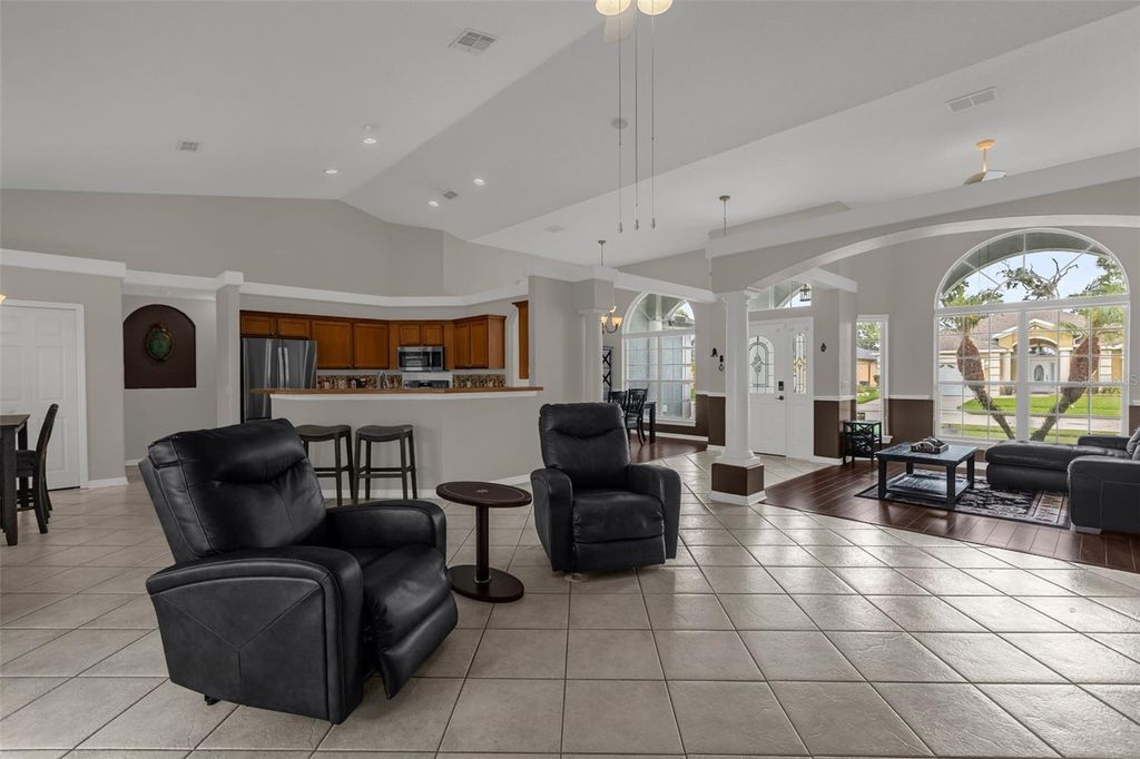 Image 9 of property listing at 1934 FAIRWAY LOOP, Kissimmee, FL 34746