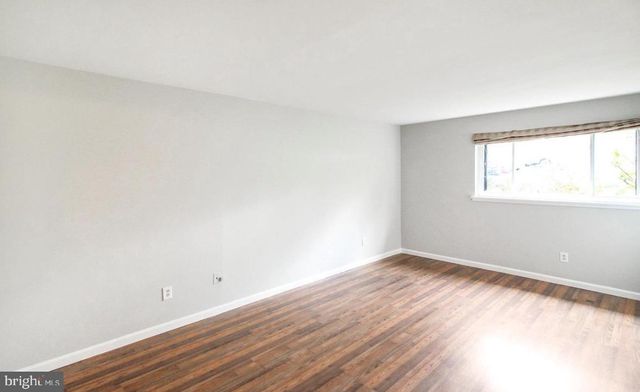 1661 PARKCREST CIR #100, Reston, VA 20190