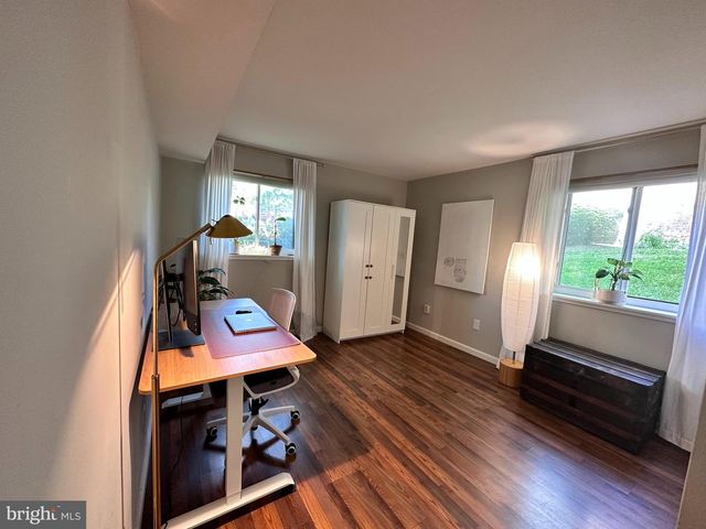 1661 PARKCREST CIR #100, Reston, VA 20190