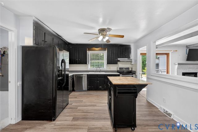 10709 Lunswood Rd, Chester, VA 23831