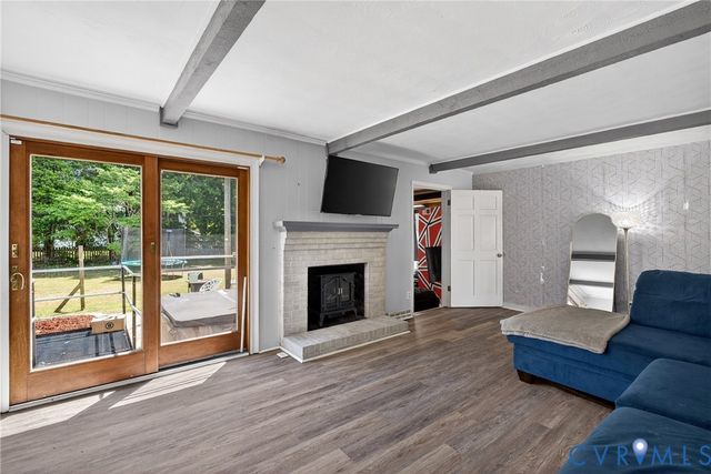 10709 Lunswood Rd, Chester, VA 23831