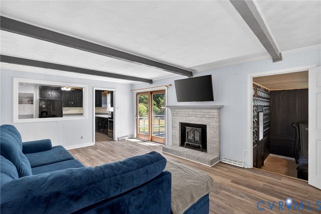 10709 Lunswood Rd, Chester, VA 23831