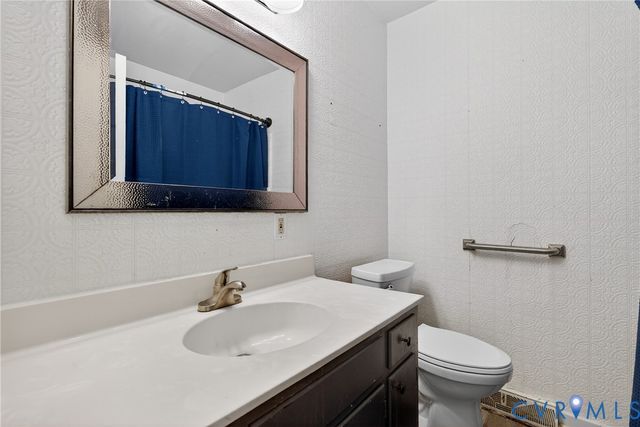 10709 Lunswood Rd, Chester, VA 23831