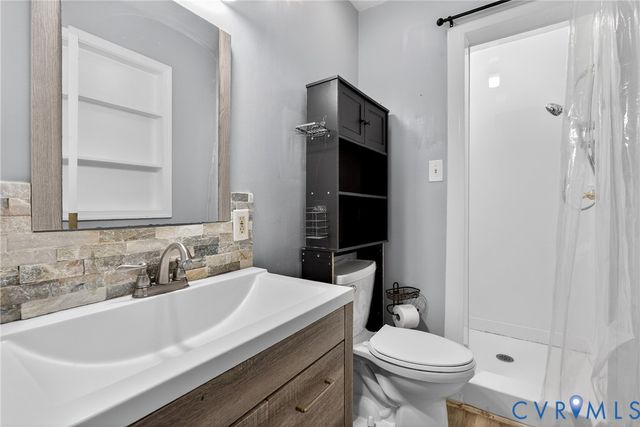 10709 Lunswood Rd, Chester, VA 23831