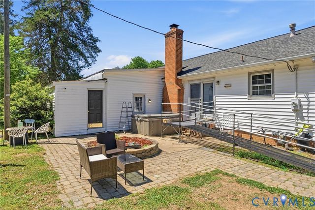 10709 Lunswood Rd, Chester, VA 23831