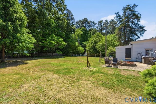 10709 Lunswood Rd, Chester, VA 23831