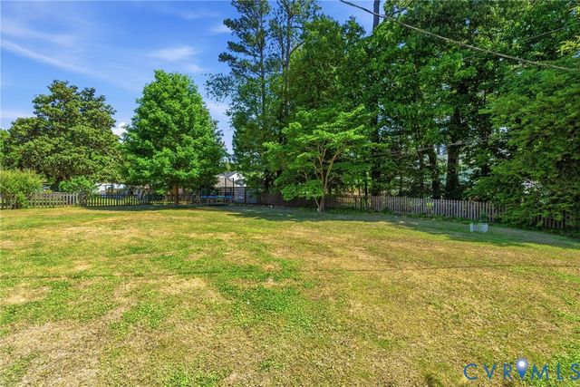 10709 Lunswood Rd, Chester, VA 23831