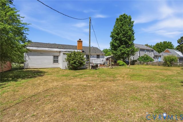 10709 Lunswood Rd, Chester, VA 23831