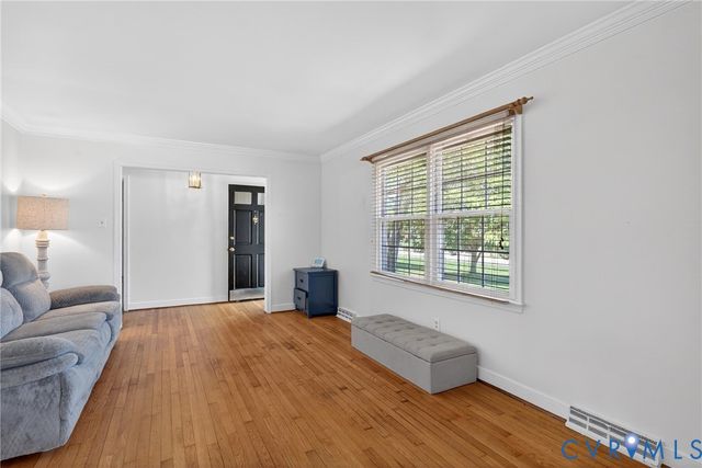 10709 Lunswood Rd, Chester, VA 23831