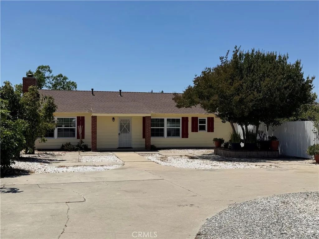1447 S Valley Center, Glendora, CA 91740