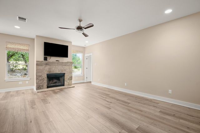 9808 Longhorn SKWY, Dripping Springs, TX 78620