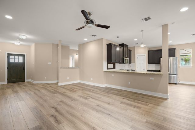 9808 Longhorn SKWY, Dripping Springs, TX 78620