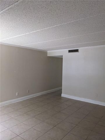 401 MEADOWS Circle, Boynton Beach, FL 33436