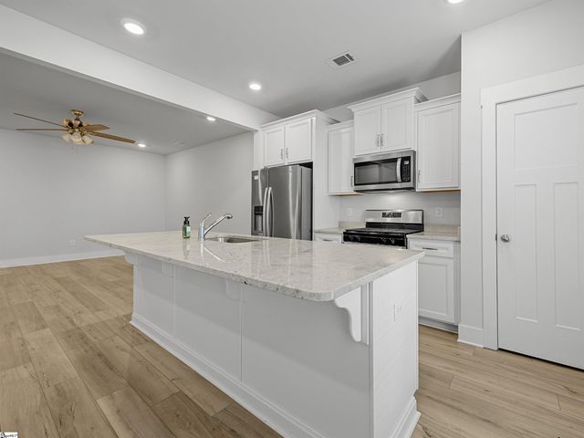 1550 Rivermeade Drive, Moore, SC 29369