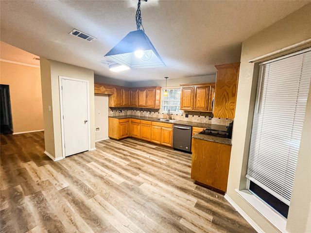1707 Bertram Drive, Mansfield, TX 76063
