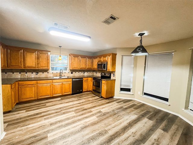 1707 Bertram Drive, Mansfield, TX 76063
