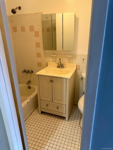33 Harper Court 1, Bronx, NY 10466