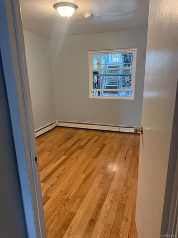 33 Harper Court 1, Bronx, NY 10466