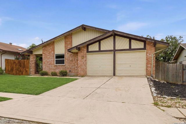 130 BOLERIO DR, Universal City, TX 78148