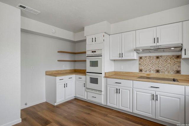130 BOLERIO DR, Universal City, TX 78148