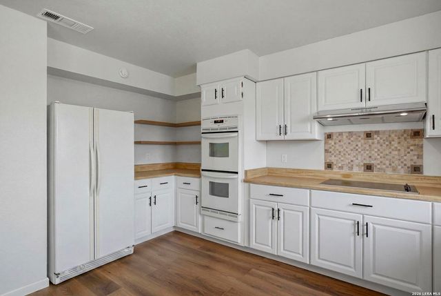 130 BOLERIO DR, Universal City, TX 78148
