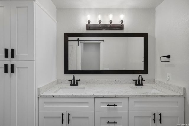 130 BOLERIO DR, Universal City, TX 78148