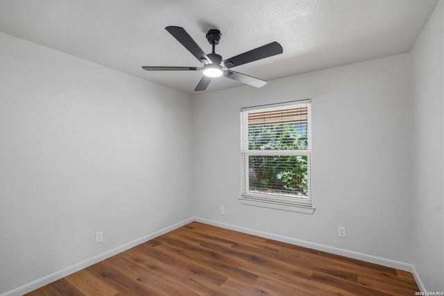 130 BOLERIO DR, Universal City, TX 78148